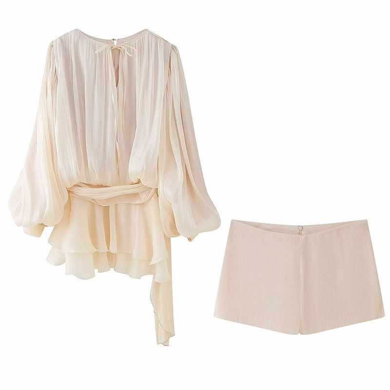 Damer elegant topp med voluminösa ärmar och matchande shorts Mirla-Eva Jonsson