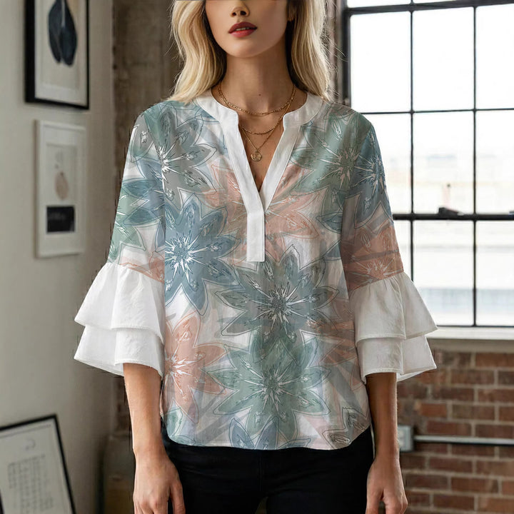 Damer elegant topp med voluminösa rynkade kanter och blommönster Mirla-Eva Jonsson