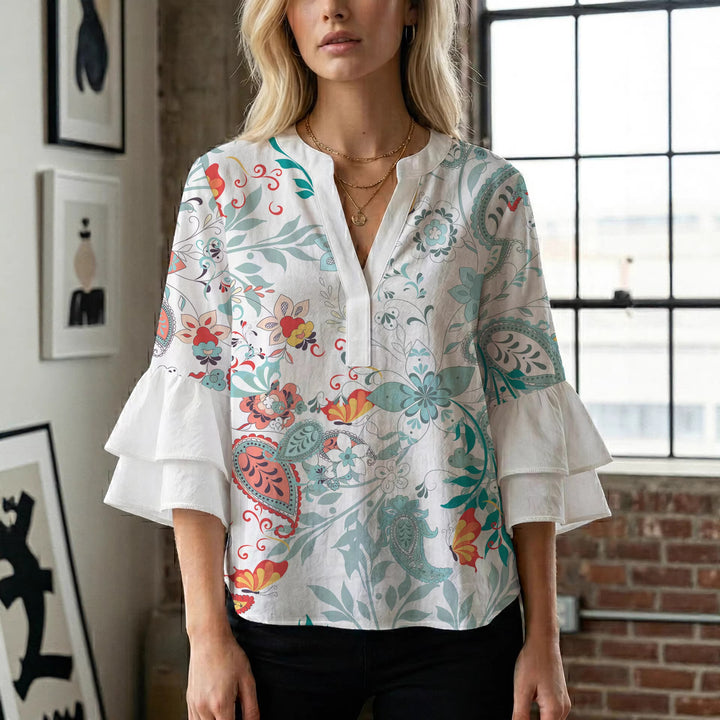 Damer elegant topp med voluminösa rynkade kanter och blommönster Mirla-Eva Jonsson