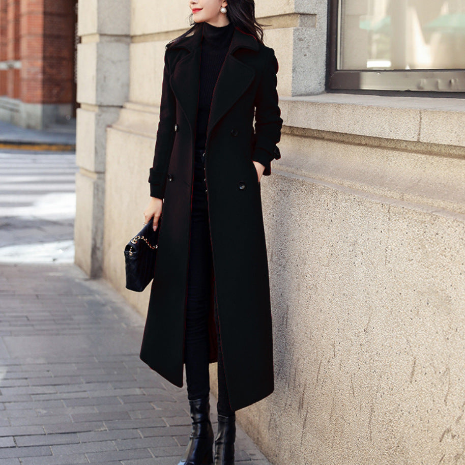 Damer elegant trench coat med dubbelknapplist och vid passform Mirla-Eva Jonsson
