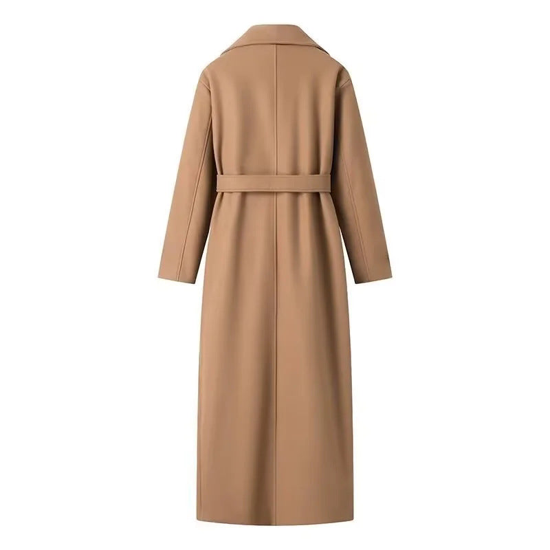 Damer elegant trenchcoat med axelklappar och midjebälte Mirla-Eva Jonsson