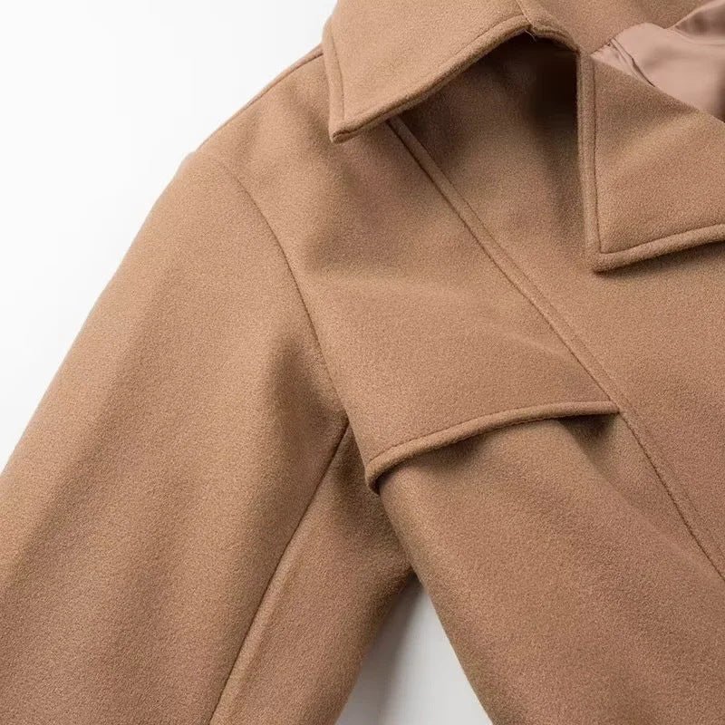 Damer elegant trenchcoat med axelklappar och midjebälte Mirla-Eva Jonsson