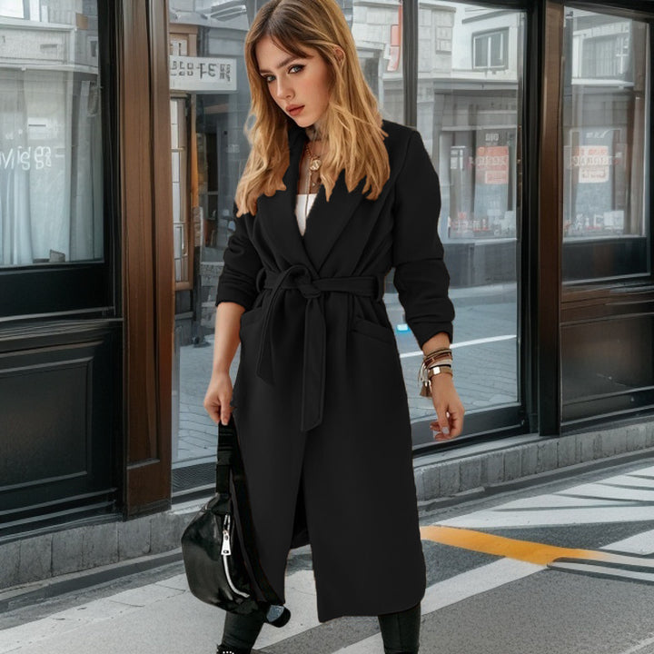 Damer elegant trenchcoat med bälte och praktiska fickor Mirla-Eva Jonsson