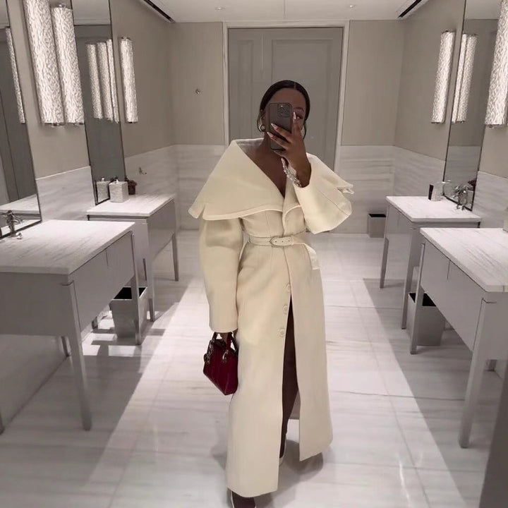 Damer elegant trenchcoat med breda revers och midjebälte Mirla-Eva Jonsson