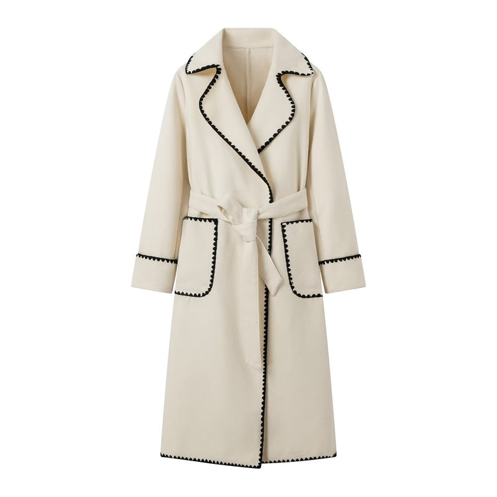 Damer elegant trenchcoat med dekorativ kontrastbort och praktiska fickor Eva Jonsson-Eva Jonsson