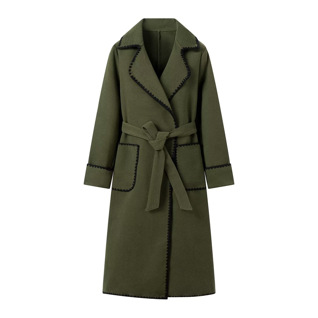 Damer elegant trenchcoat med dekorativ kontrastbort och praktiska fickor Eva Jonsson-Eva Jonsson