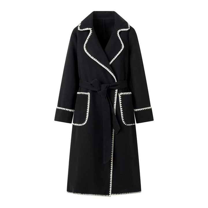 Damer elegant trenchcoat med dekorativ kontrastbort och praktiska fickor Eva Jonsson-Eva Jonsson