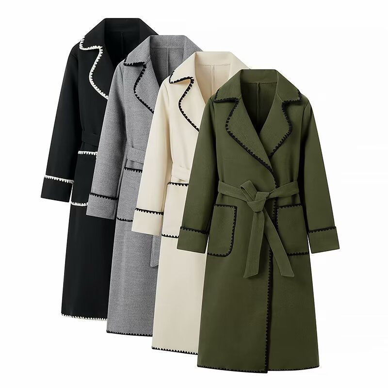 Damer elegant trenchcoat med dekorativ kontrastbort och praktiska fickor Eva Jonsson-Eva Jonsson
