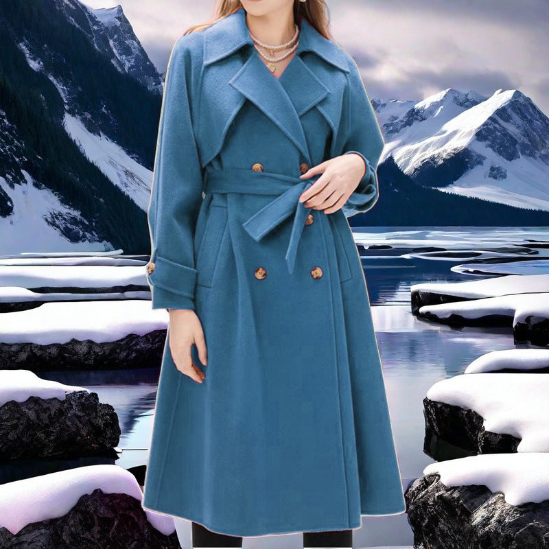 Damer elegant trenchcoat med dubbelknäppning och figursydd skärning Mirla-Eva Jonsson