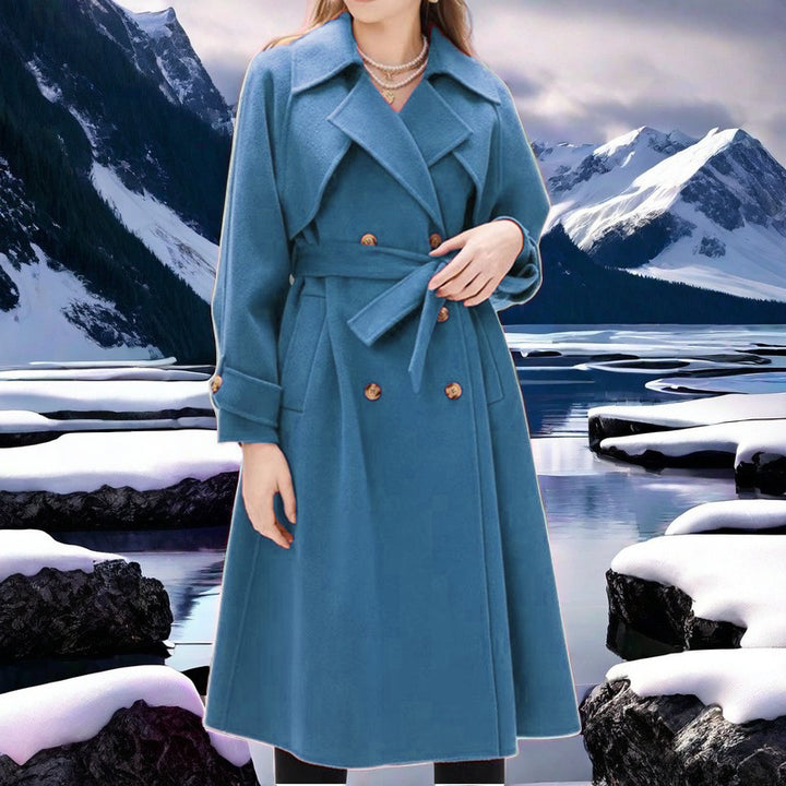 Damer elegant trenchcoat med dubbelknäppning och figursydd skärning Mirla-Eva Jonsson