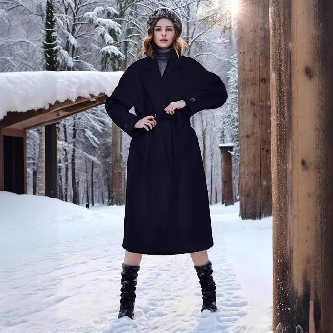 Damer elegant trenchcoat med generösa fickor och midjebälte Mirla-Eva Jonsson