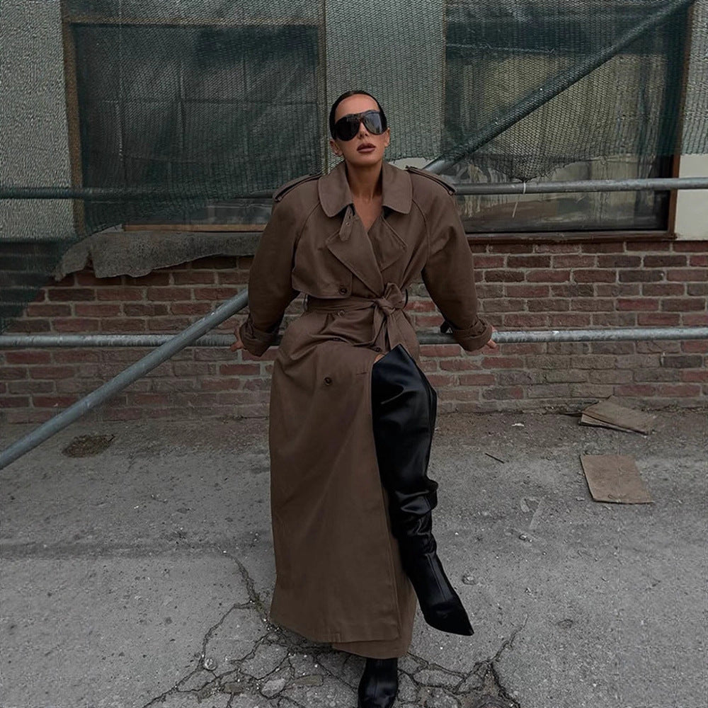 Damer elegant trenchcoat med midjebälte och högt stängt krage Mirla-Eva Jonsson