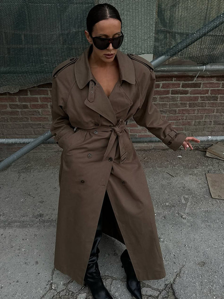 Damer elegant trenchcoat med midjebälte och högt stängt krage Mirla-Eva Jonsson