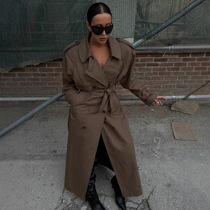 Damer elegant trenchcoat med midjebälte och högt stängt krage Mirla-Eva Jonsson