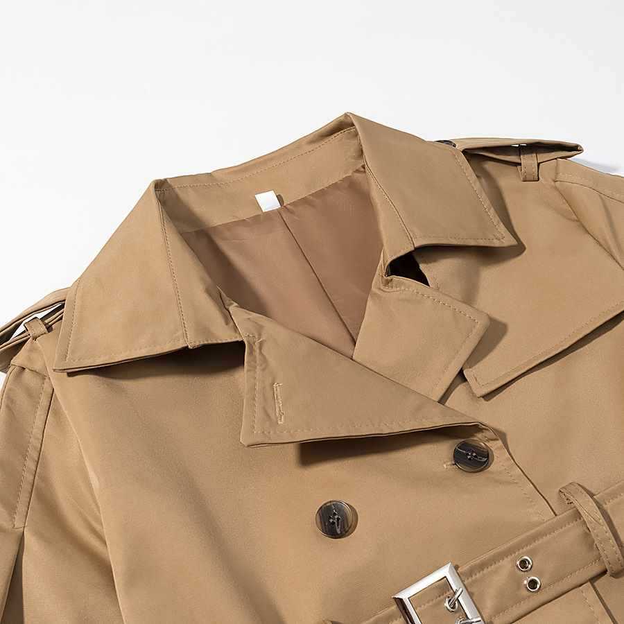 Damer elegant trenchcoat med midjeband och knappräkningsdetaljer Mirla-Eva Jonsson