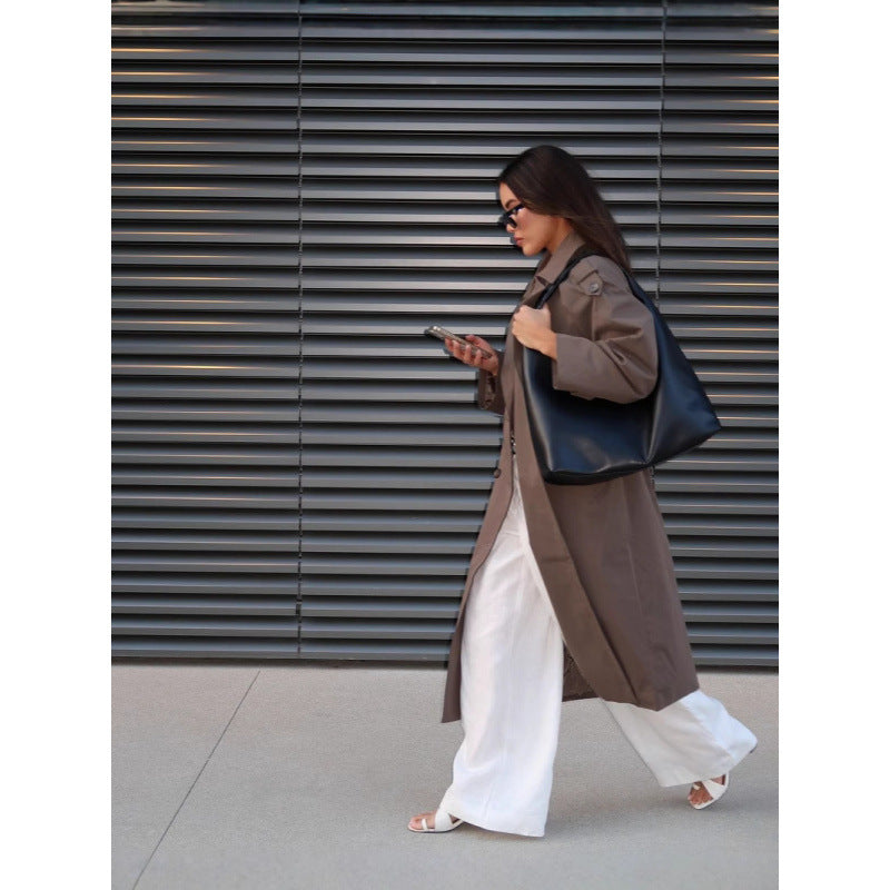 Damer elegant trenchcoat med moderna detaljer och smal silhuett Eva Jonsson-Eva Jonsson