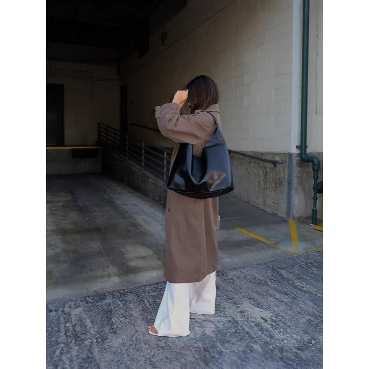 Damer elegant trenchcoat med moderna detaljer och smal silhuett Eva Jonsson-Eva Jonsson