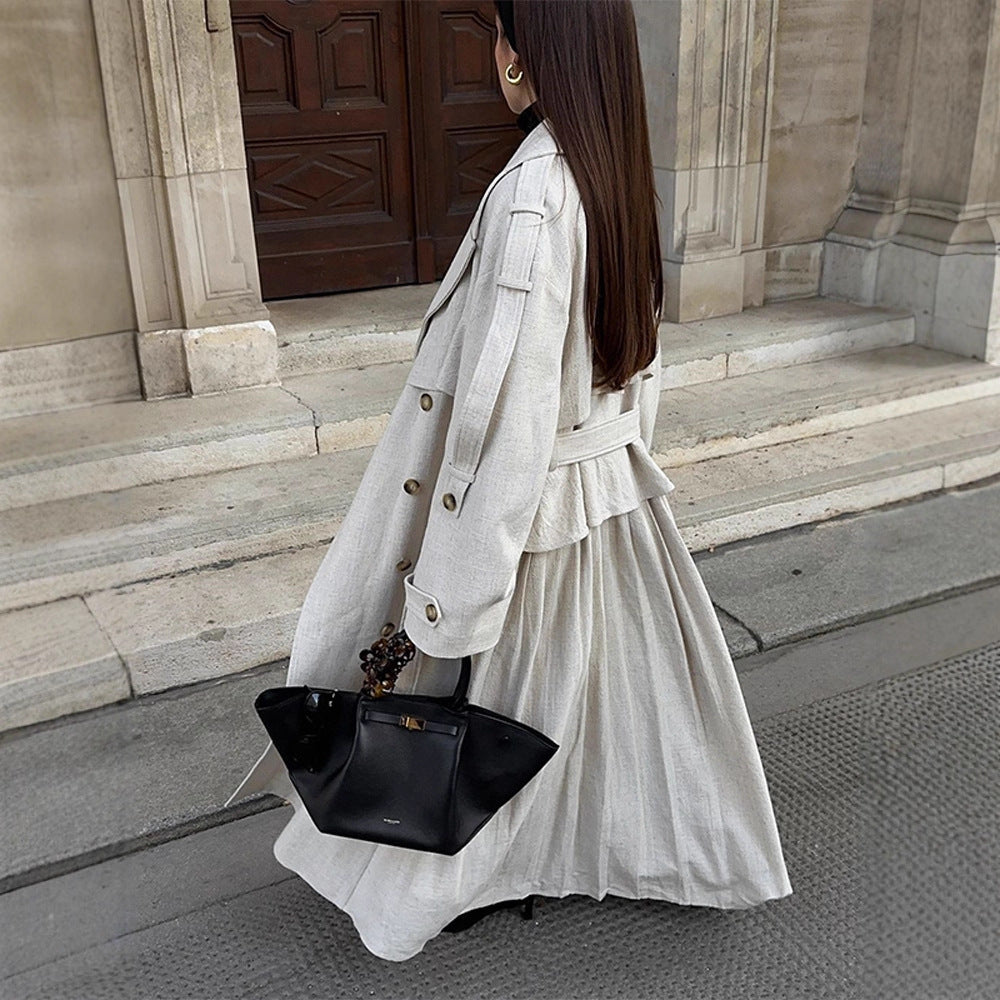 Damer elegant trenchcoat med utsökt knappdetaljer Mirla-Eva Jonsson