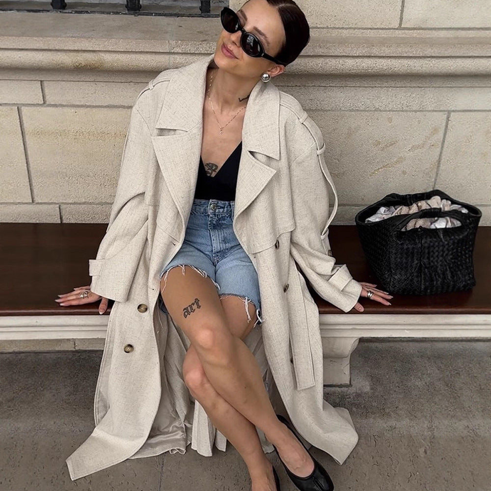 Damer elegant trenchcoat med utsökt knappdetaljer Mirla-Eva Jonsson