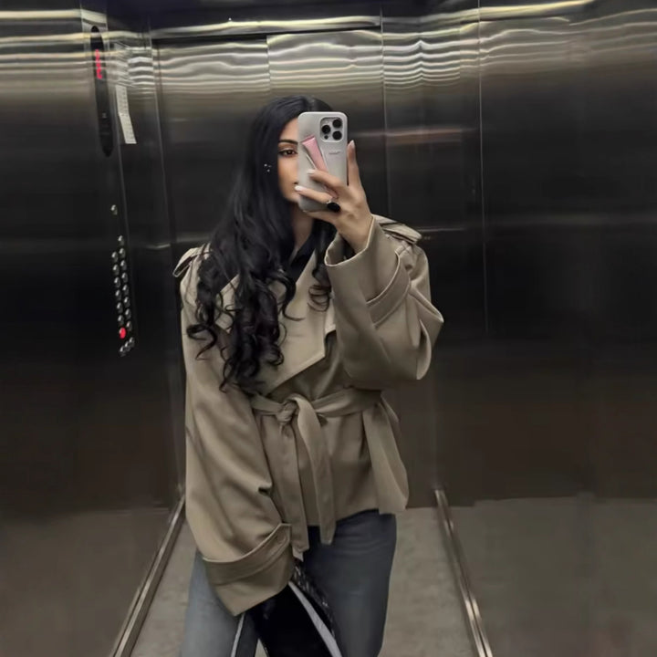 Damer elegant trenchjacka med midjejusterbart bälte Mirla-Eva Jonsson