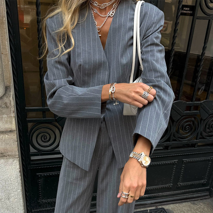 Damer elegant tvådelad kostym med ränder Mirla-Eva Jonsson