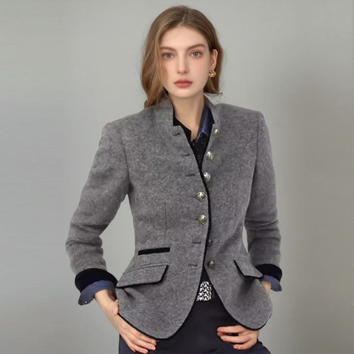 Damer elegant ullblazer med knappdetaljer och stilren passform Mirla-Eva Jonsson