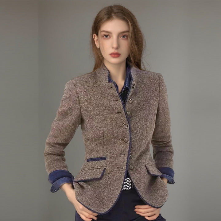 Damer elegant ullblazer med knappdetaljer och stilren passform Mirla-Eva Jonsson