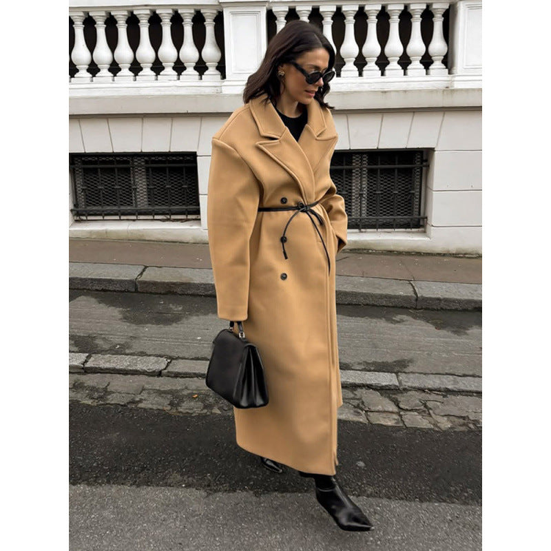 Damer elegant ullkappa i modern retrodesign Mirla-Eva Jonsson