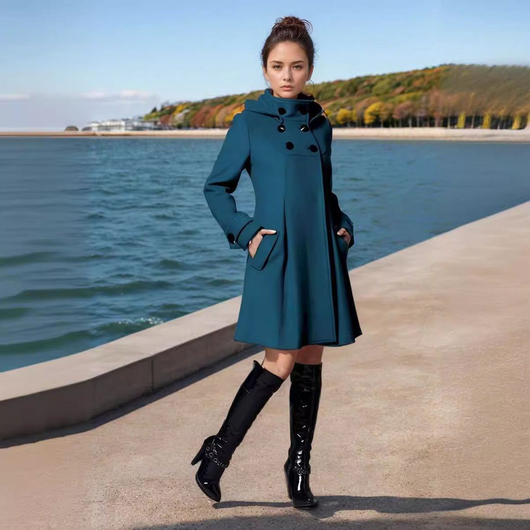 Damer elegant ullkappa med modern krage och praktiska fickor Mirla-Eva Jonsson