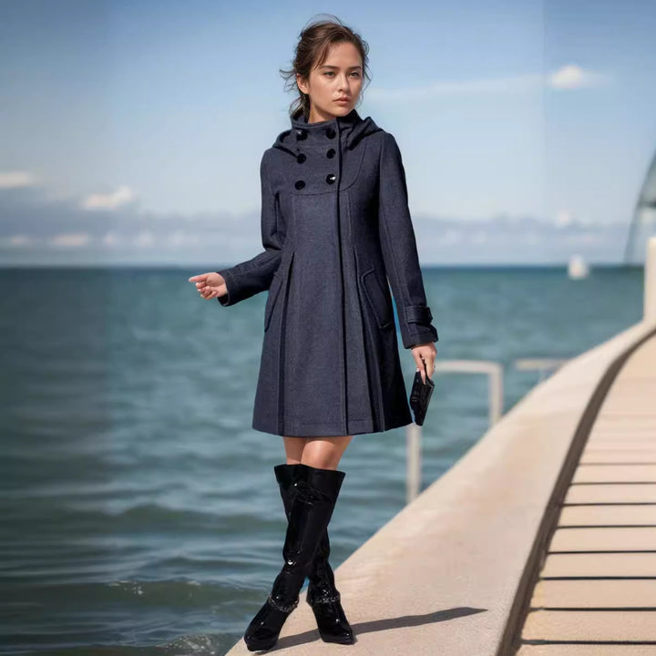Damer elegant ullkappa med modern krage och praktiska fickor Mirla-Eva Jonsson