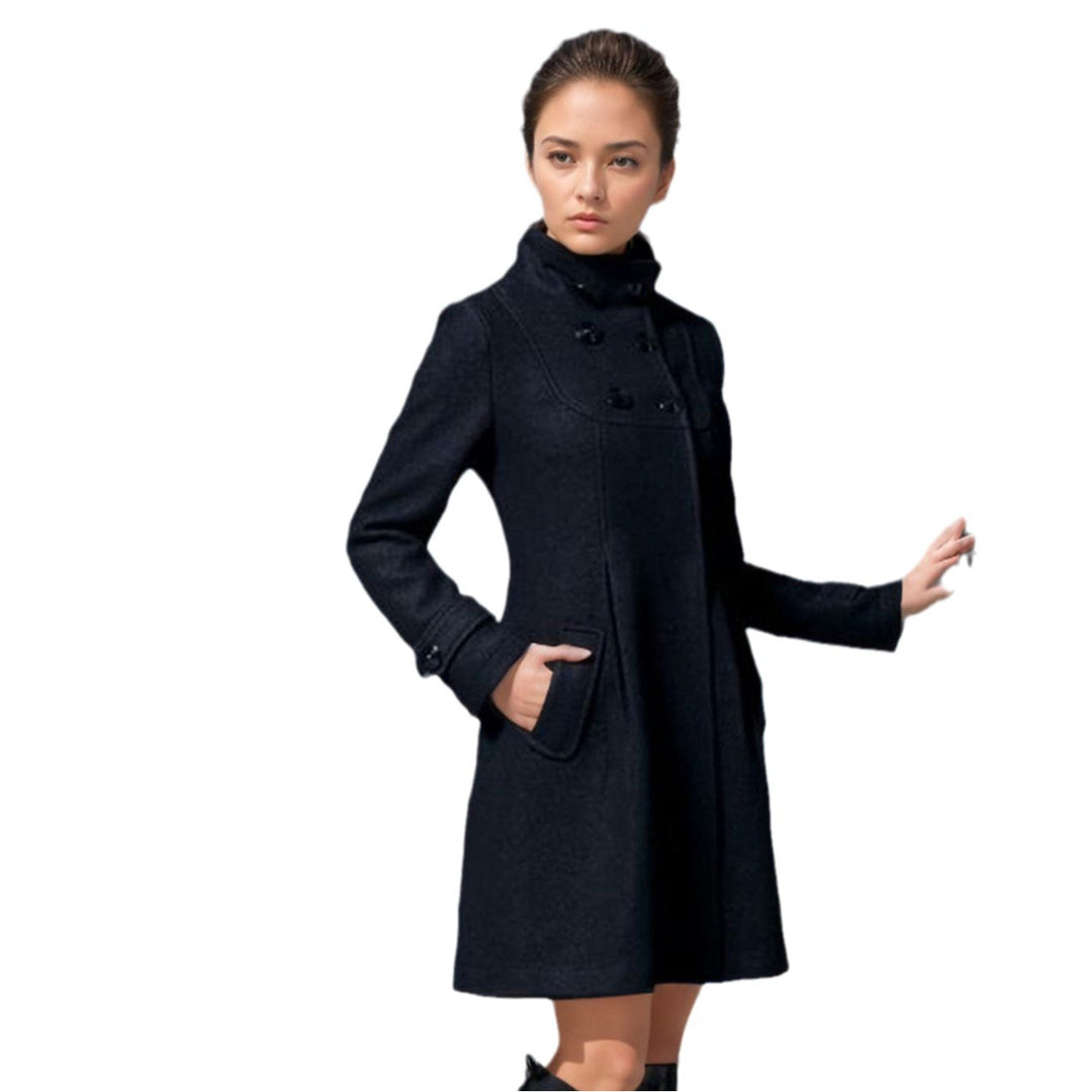 Damer elegant ullkappa med modern krage och praktiska fickor Mirla-Eva Jonsson
