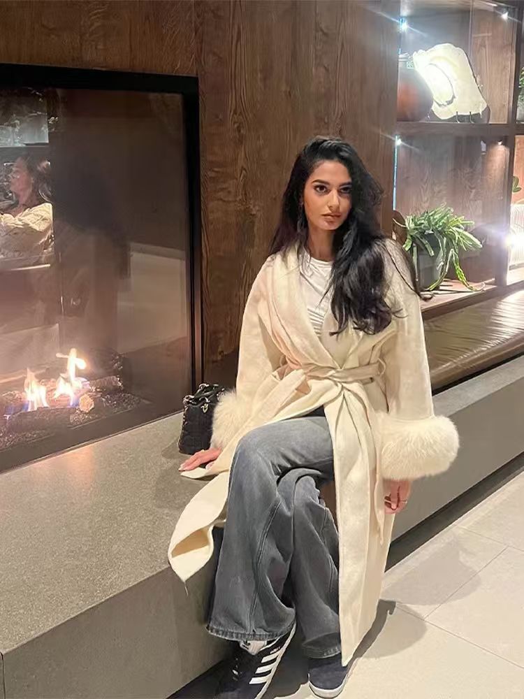Damer elegant, varma kappa med lyxiga pälsfärger Mirla-Eva Jonsson