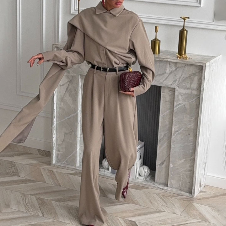 Damer elegant vid kostym Mirla-Eva Jonsson