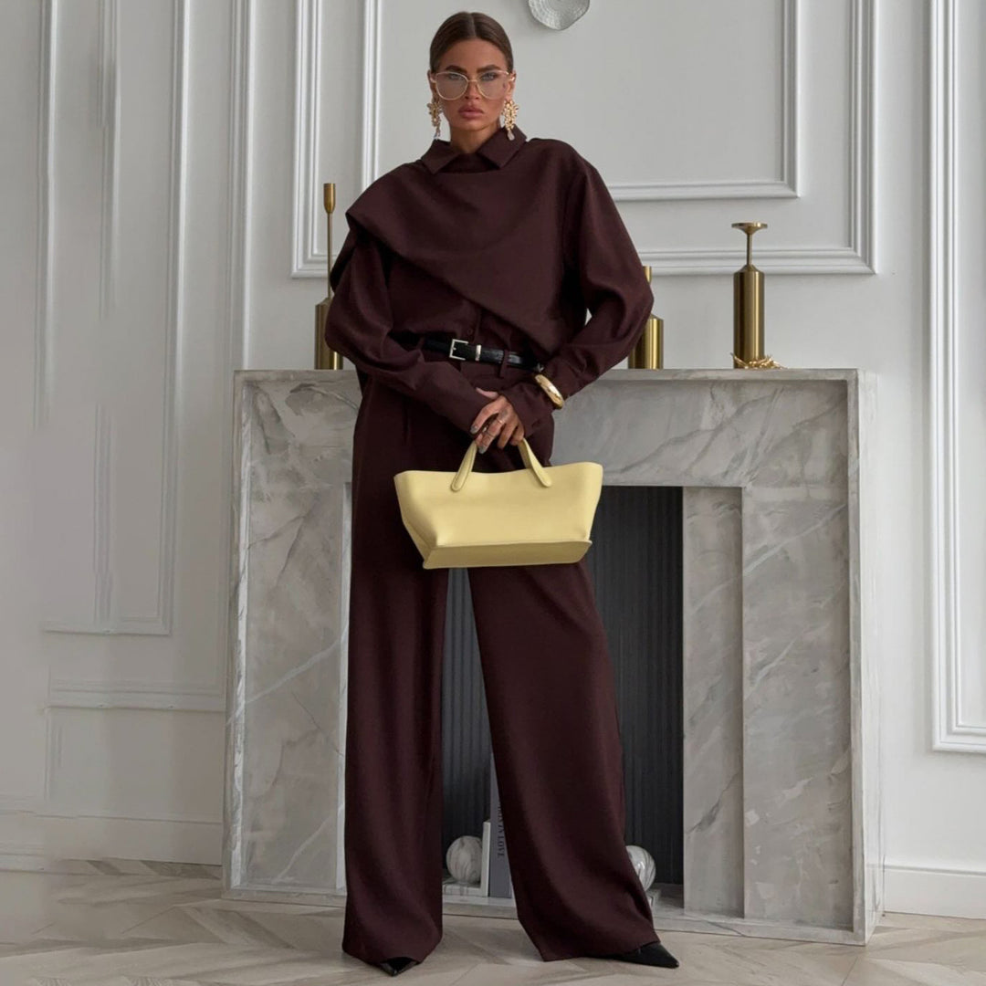 Damer elegant vid kostym Mirla-Eva Jonsson