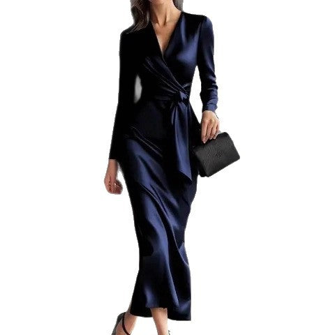 Damer elegant wrap-klänning med djup V-ringning och figursydd silhuett Mirla-Eva Jonsson