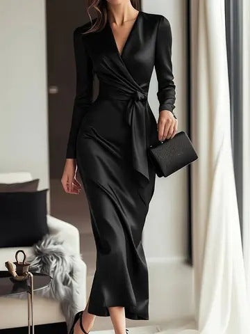 Damer elegant wrap-klänning med djup V-ringning och figursydd silhuett Mirla-Eva Jonsson