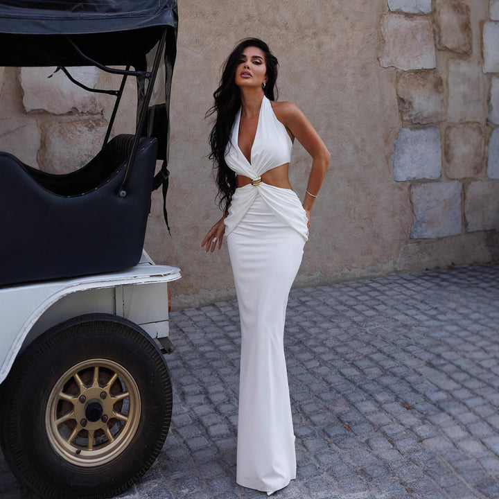Damer elegant wrap maxiklänning med djup V-ringning och gyllene accenter Mirla-Eva Jonsson