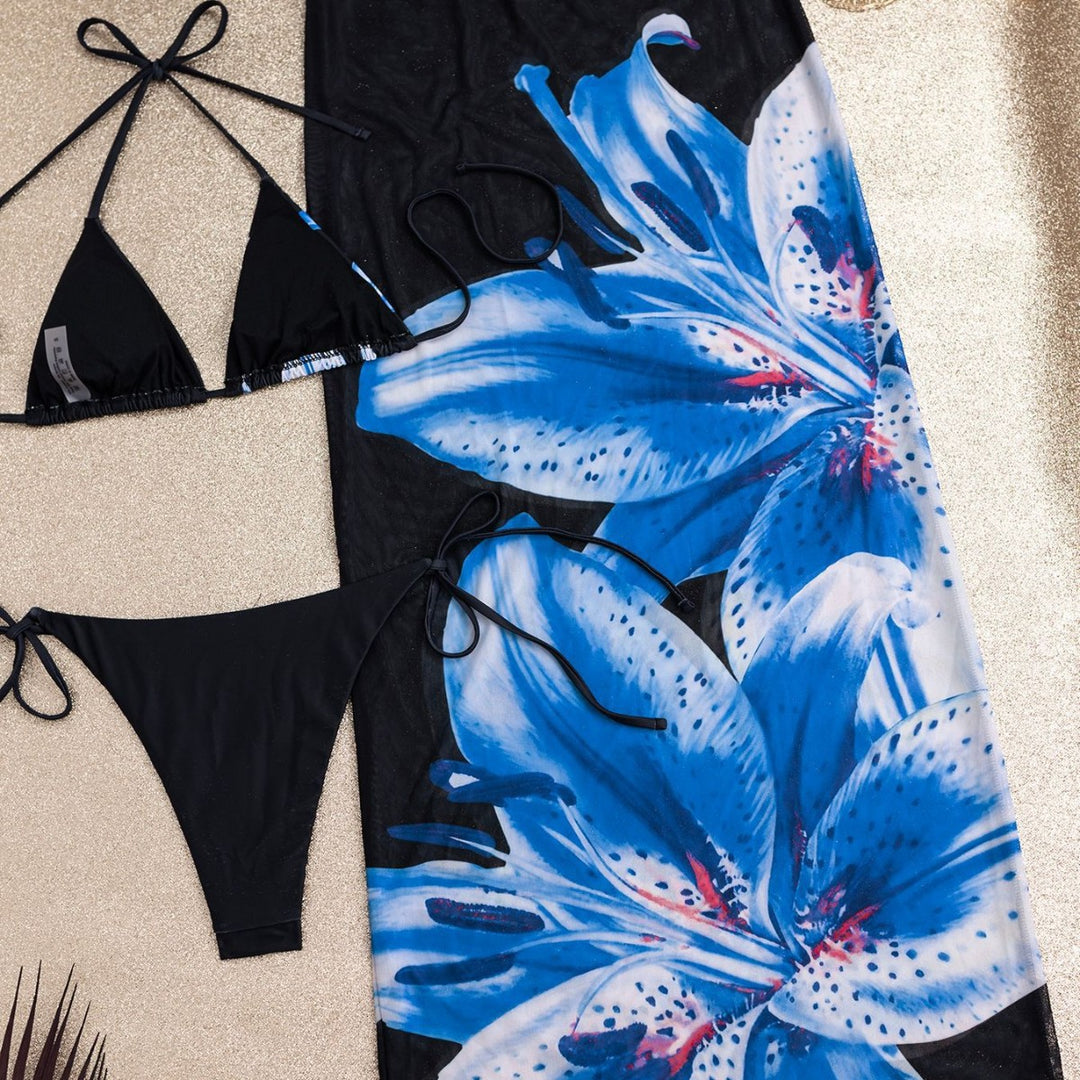 Damer eleganta bikinis med blommig kappa Mirla-Eva Jonsson