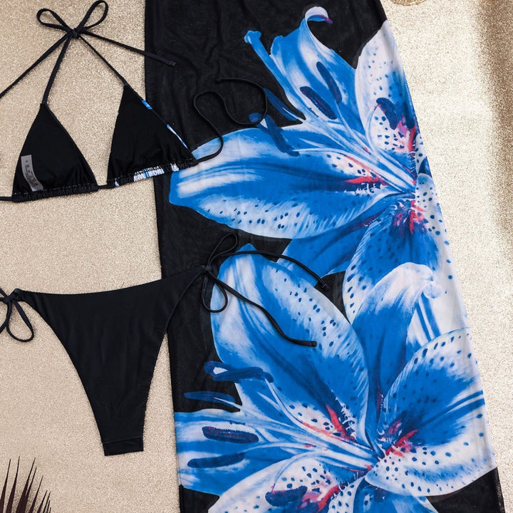 Damer eleganta bikinis med blommig kappa Mirla-Eva Jonsson