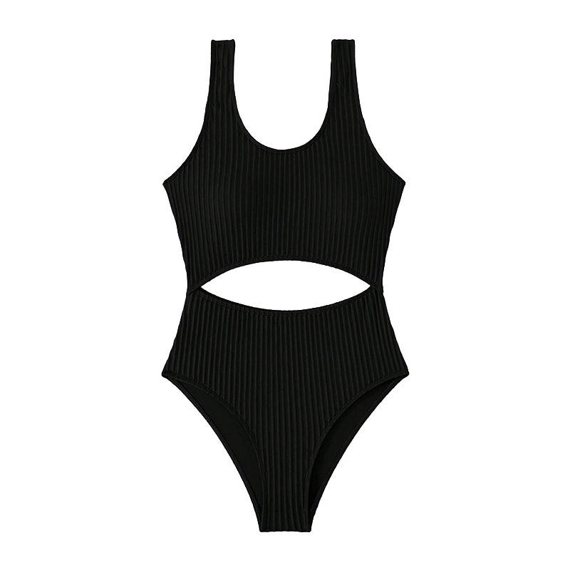 Damer en delad baddräkt med stiligt cut-out-design Mirla-Eva Jonsson