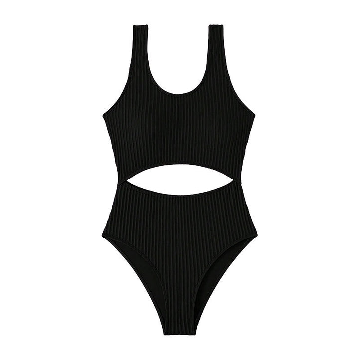 Damer en delad baddräkt med stiligt cut-out-design Mirla-Eva Jonsson