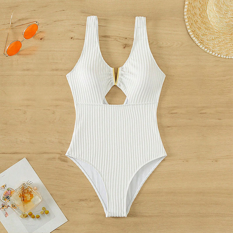 Damer enstycke baddräkt med raffinerad cut-out och sportig design Mirla-Eva Jonsson