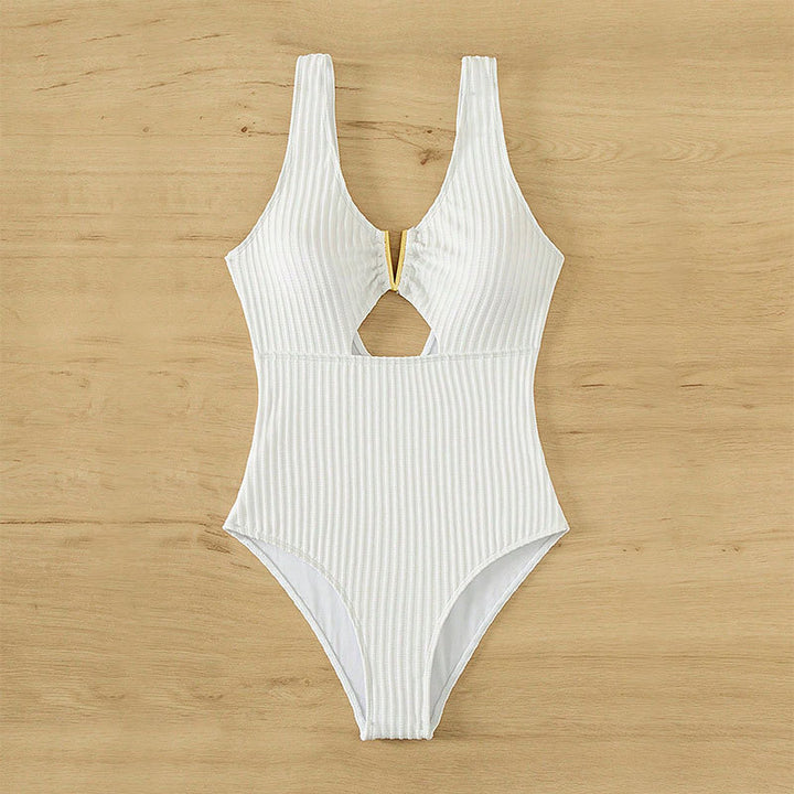 Damer enstycke baddräkt med raffinerad cut-out och sportig design Mirla-Eva Jonsson