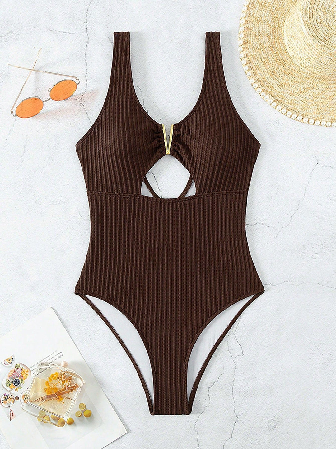 Damer enstycke baddräkt med raffinerad cut-out och sportig design Mirla-Eva Jonsson