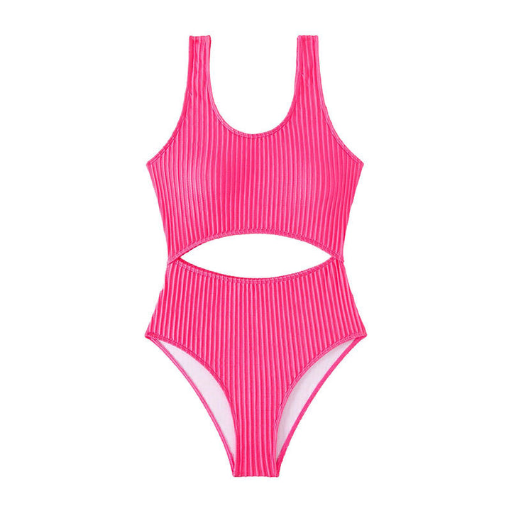 Damer enstycks baddräkt med raffinerad cut-out design och sportig snitt Mirla-Eva Jonsson