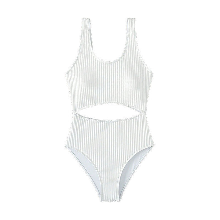 Damer enstycks baddräkt med raffinerad cut-out design och sportig snitt Mirla-Eva Jonsson