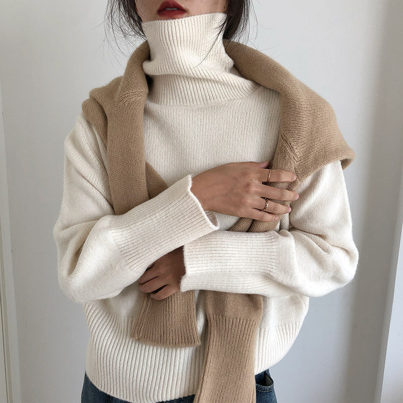Damer fashionabelt polokrage tröja gjord av mjuk stickad Mirla-Eva Jonsson