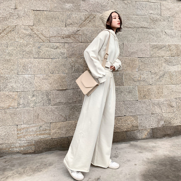 Damer fashionabla och avslappnade loungekläder set med kortad huva och vida byxor Mirla-Eva Jonsson