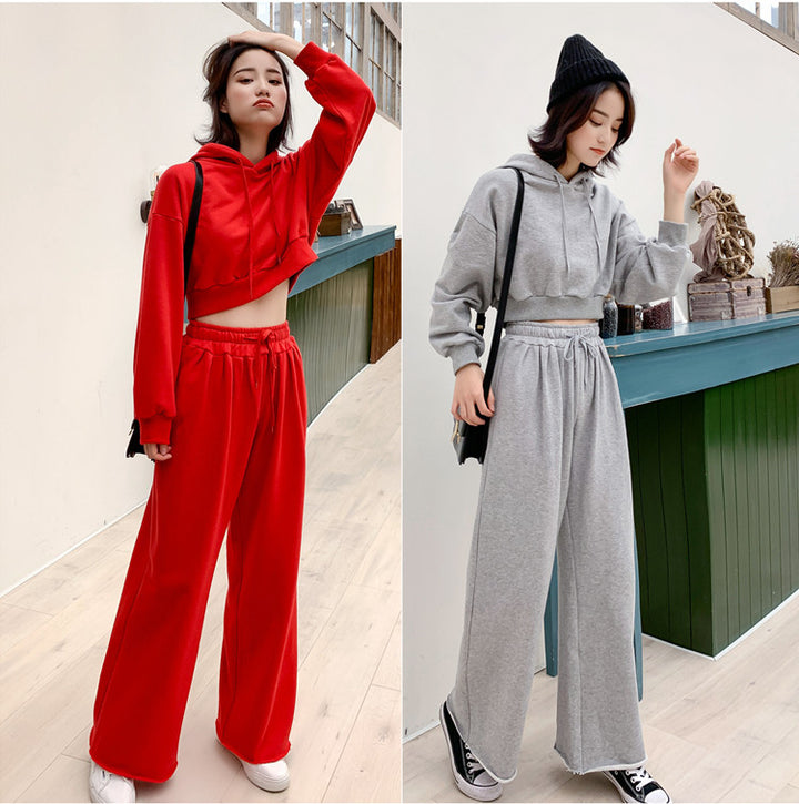 Damer fashionabla och avslappnade loungekläder set med kortad huva och vida byxor Mirla-Eva Jonsson