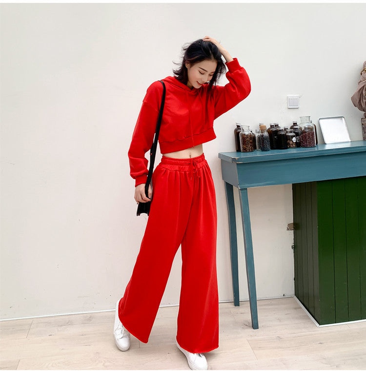 Damer fashionabla och avslappnade loungekläder set med kortad huva och vida byxor Mirla-Eva Jonsson